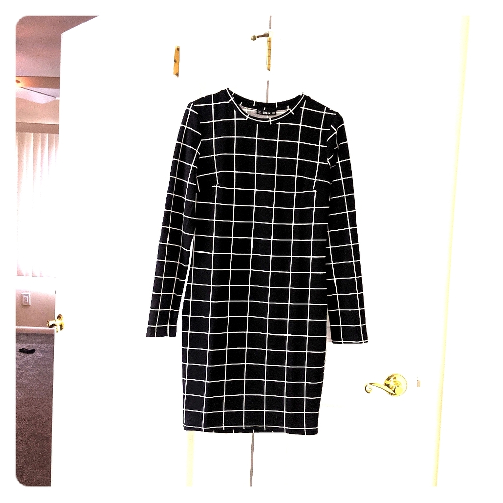 Black and White long sleeve checkered print dress